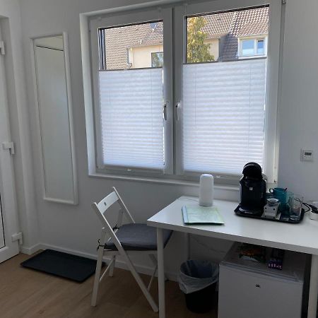 Messezimmer Nahe Der Duesseldorfer Messe Mit Eigenem Eingang Und Gratis Minibar Esterno foto